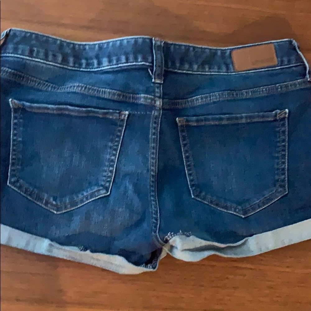 Shorts - Picture 2 of 4